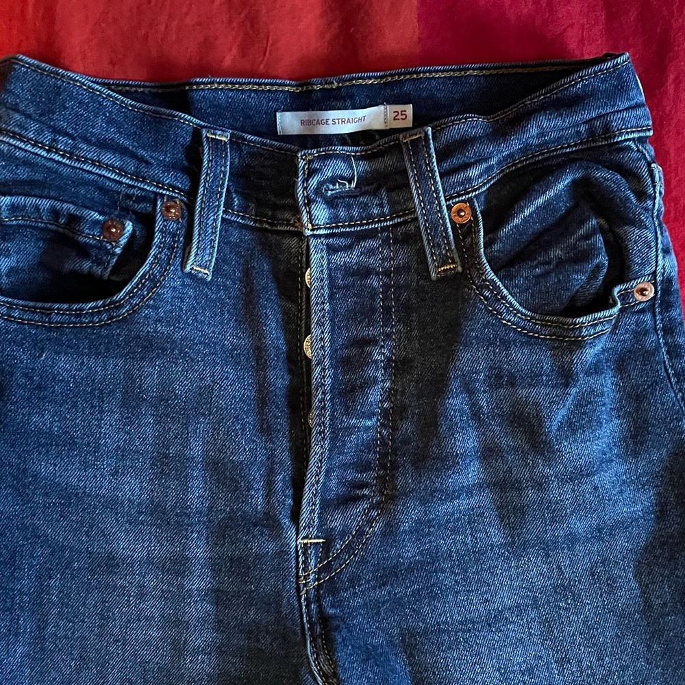 Vintage Levi’s rib cage jeans, size 25